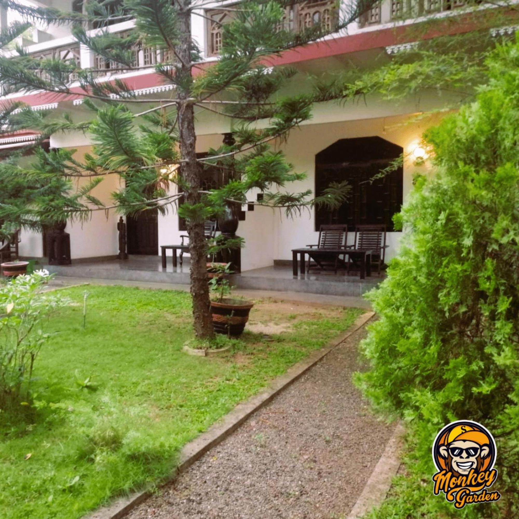 The Monkey Garden Hostel Sigiriya Exterior photo