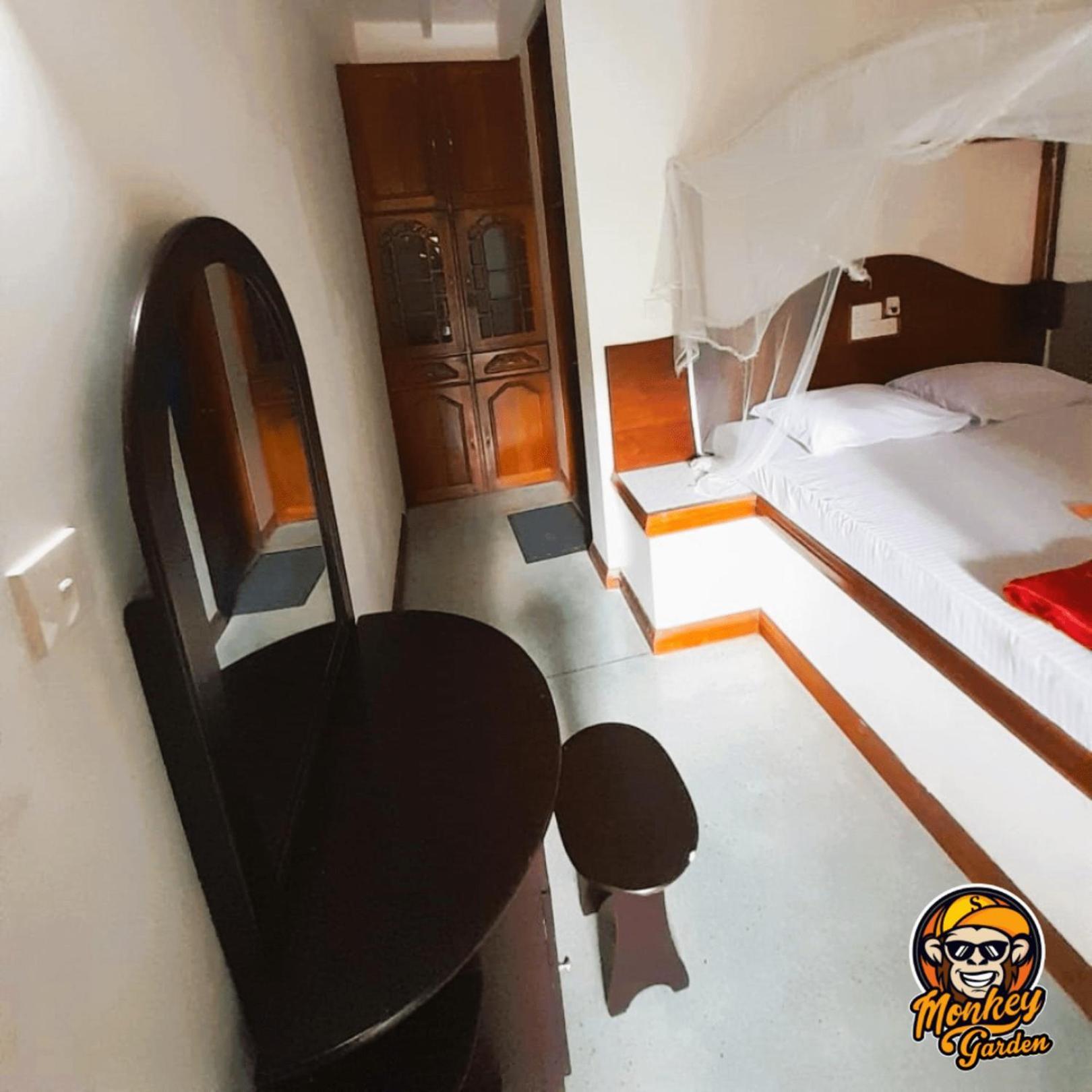 The Monkey Garden Hostel Sigiriya Exterior photo